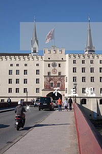 不正规的驾校学车算违法吗 不正规的驾校学车算违法吗