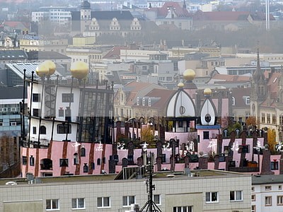 中法院书记调研指导党建工作