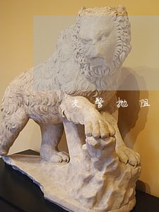 交警抛阻车钉截停违法车辆 交警抛阻车钉截停违法车辆