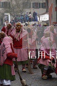 信用卡逾期一年大概要还多少钱
