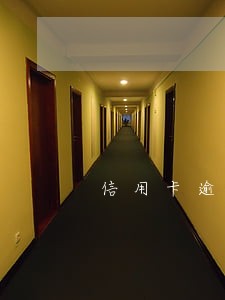 信用卡逾期两万五加万用金五万