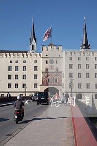 信用卡逾期会承担哪些法律责任 信用卡逾期会承担哪些法律责任