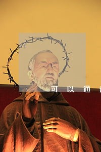 可以通过律师法院起诉吗 可以通过律师法院起诉吗