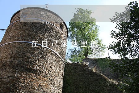 在自己家地里盖房子搞养殖违法吗 在自己家地里盖房子搞养殖违法吗