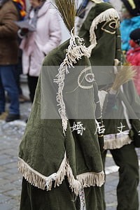 婚后丈夫不给妻子钱违法吗