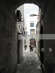 家庭凉台上竖国旗违法吗 家庭凉台上竖国旗违法吗