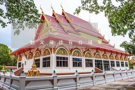 把父母挂在公司发工资违法吗 把父母挂在公司发工资违法吗