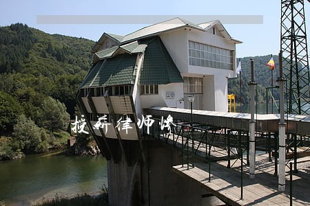 授薪律师惨 授薪律师惨
