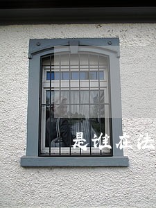 是谁在法院邪魅一笑 是谁在法院邪魅一笑