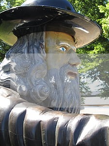 法院列入黑名单还能不能坐火车