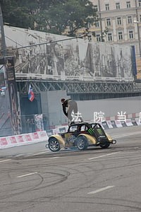 法院当庭传阅本报 法院当庭传阅本报
