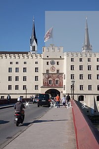 现在交警违法信息还可以随便改 现在交警违法信息还可以随便改