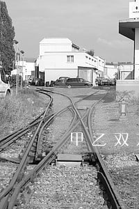 甲乙双方所在地法院起诉
