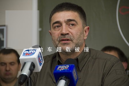 电动车超载被撞