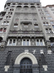 男子乘地铁鱼刺吐一地是否违法