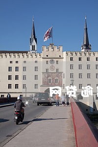 网贷逾期没还会冻结所有银行卡吗 网贷逾期没还会冻结所有银行卡吗
