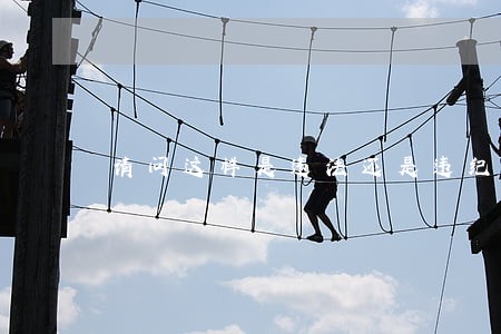 请问这样是违法还是违纪 请问这样是违法还是违纪