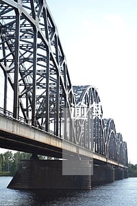 逾期催收上门要跑路吗 逾期催收上门要跑路吗