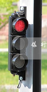 银行逾期几个月才有违约金 银行逾期几个月才有违约金